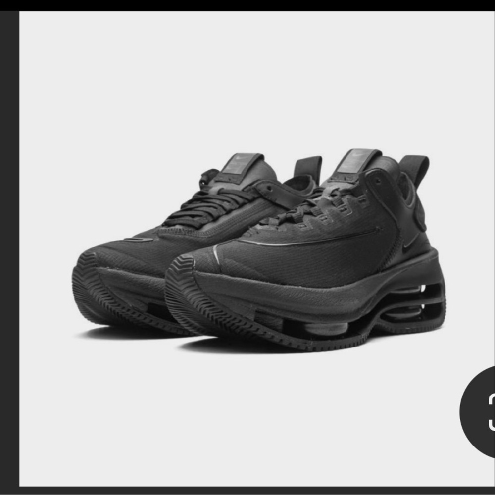 Nike Zoom double stacked in black